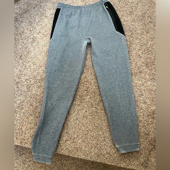 ⭐️EUC - Nike Dri-Fit NBA Golden State Warriors Gray Sweatpants Boys Size XL - Picture 2 of 9